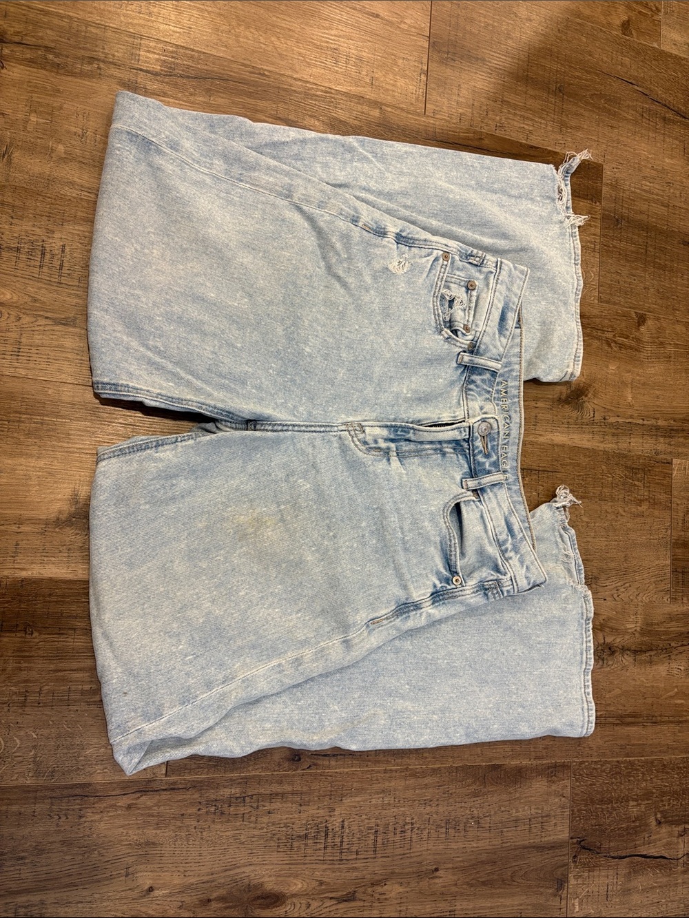 American Eagle Outfitters Light Wash Relaxed Jeans - Pale Blue